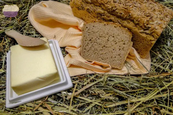 Chleb domowy pszenno-żytni na drożdżach – NA SZYBKO