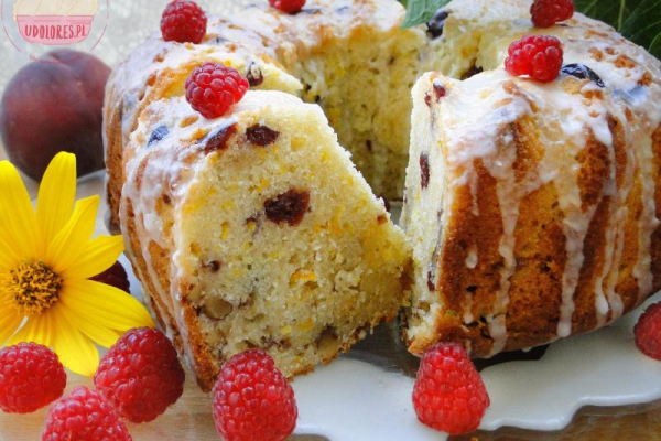 Cukiniowa babka z cytryną i bakaliami
