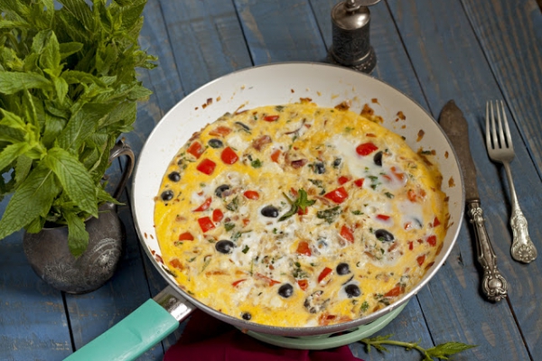 Omlet z papryką i oliwkami