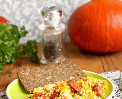 Jajecznica z chorizo