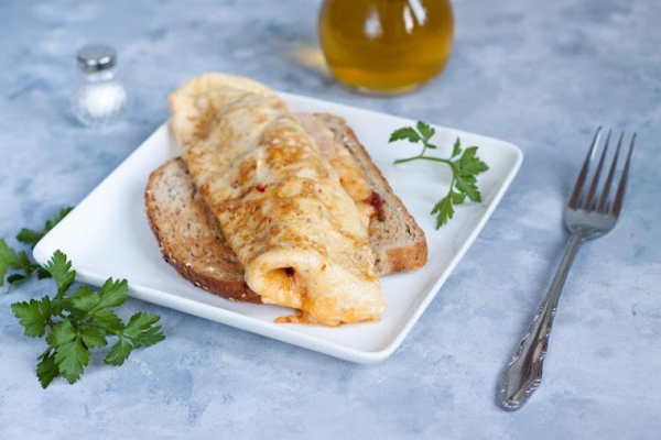 Omlet z szynką i serem