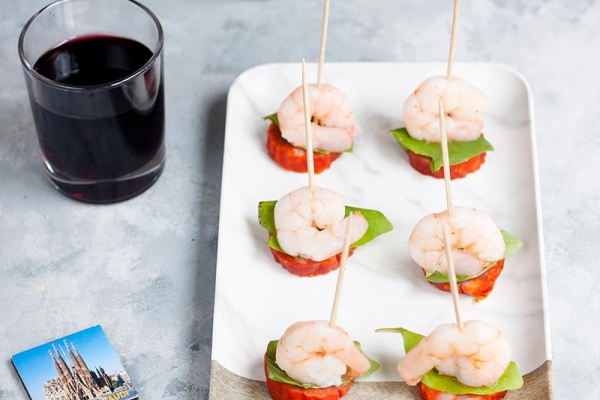 Pinchos z krewetką i chorizo