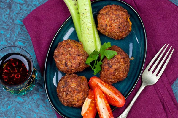 Kibbeh z dyni z nadzieniem z orzechów i fety