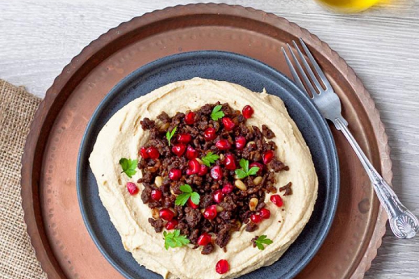 Hummus z jagnięciną