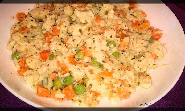 Risotto z kurczakiem, marchewką i groszkiem