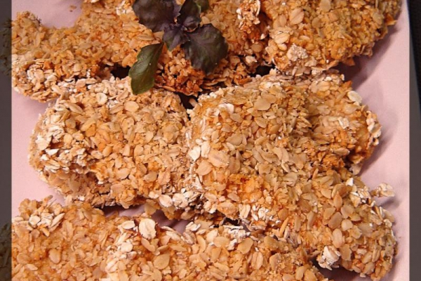 Pieczone nuggetsy z kurczaka w płatkach owsianych