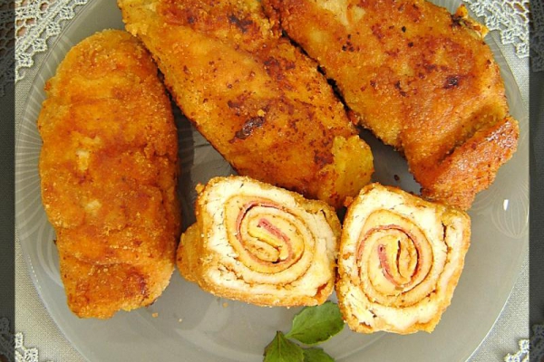 Roladki drobiowe z salami i żółtym serem