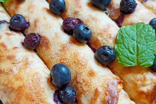 Naleśniki zapiekane z mascarpone i borówkami