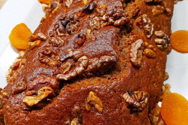 Ciasto bananowe z orzechami i suszonymi morelami