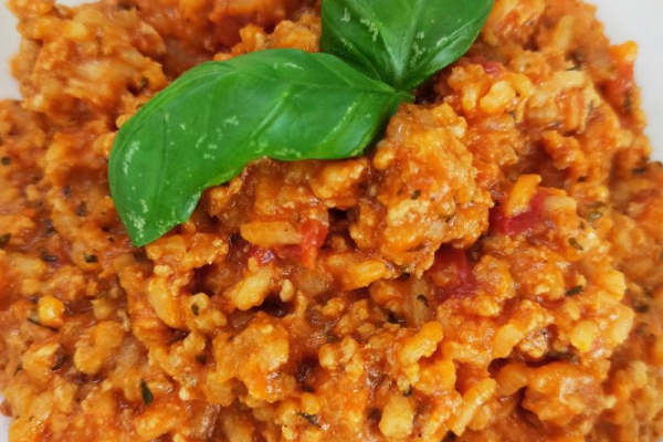 Pomidorowe risotto z mięsem mielonym