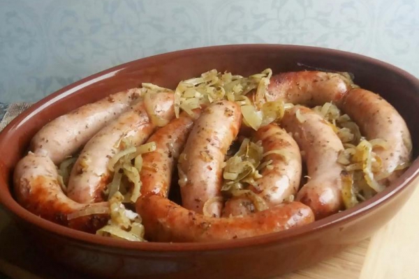 Pieczona biała kiełbasa
