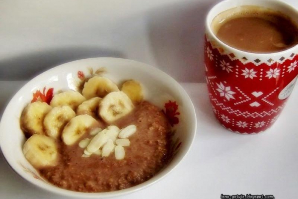 Owsianka czekoladowa z miodem i bananem