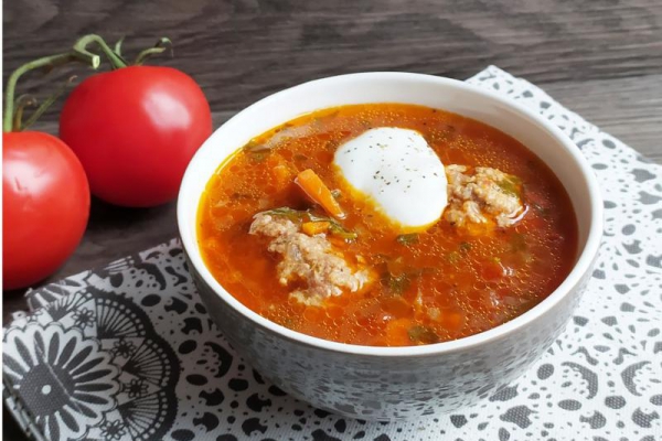 Zupa pomidorowa z klopsami
