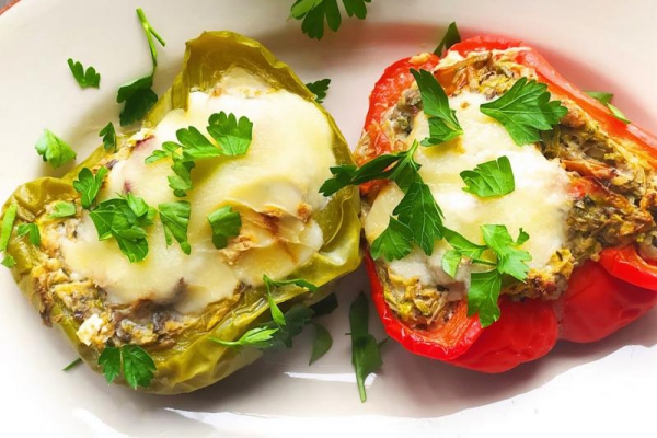 Papryka faszerowana zapiekana z serem mozzarella