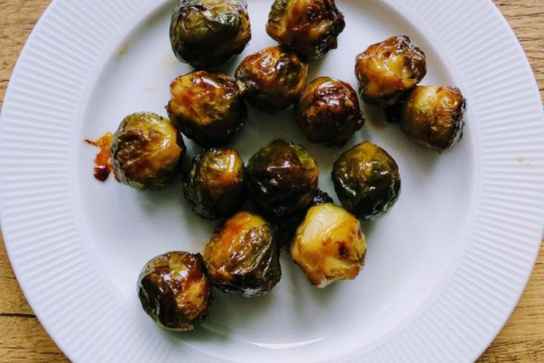 Brukselka pieczona z octem balsamicznym