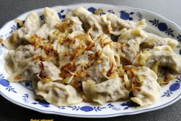 Pierogi z mięsem rosołowym i pieczarkami