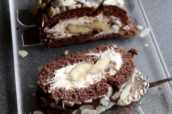 Biszkoptowa rolada bananowa