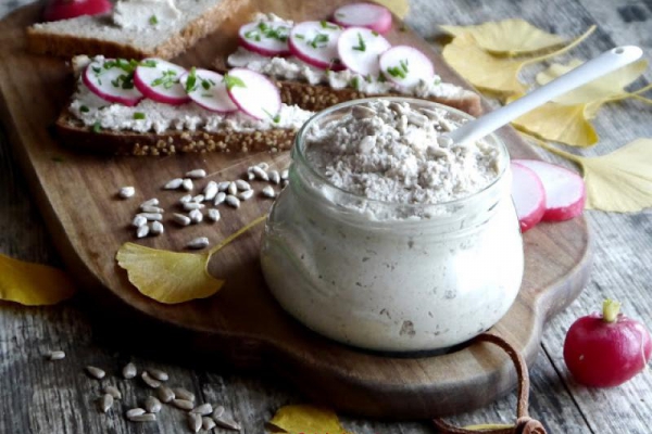 Pasta słonecznikowa z chrzanem