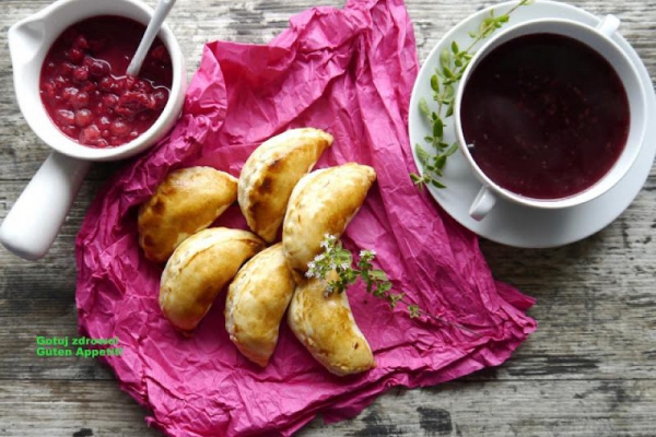 Pierogi ruskie z ciasta francuskiego