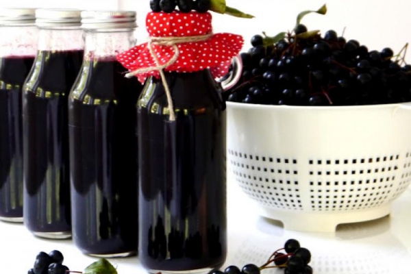 Sok z aronii na miodzie - polski superfoods
