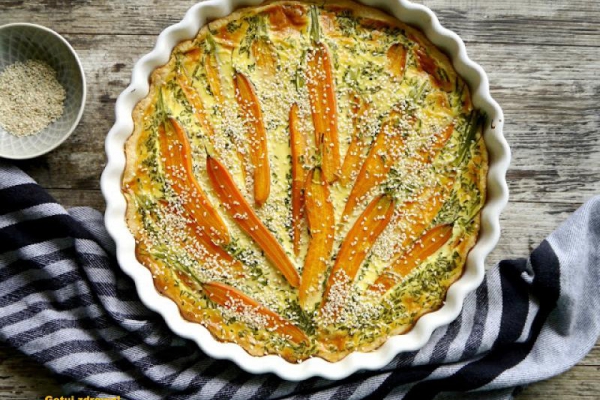 Tarta z marchewką i sezamem