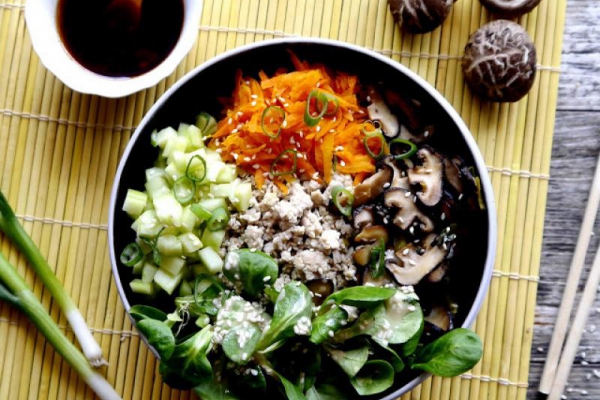 Bibimbap - kolorowa miska ryżu