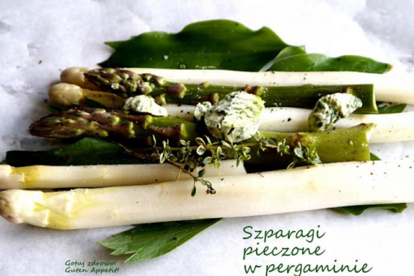 Szparagi pieczone w pergaminie
