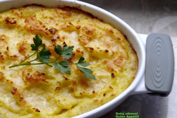 Zapiekanka z wędzoną makrelą, szpinakiem i puree ziemniaczanym