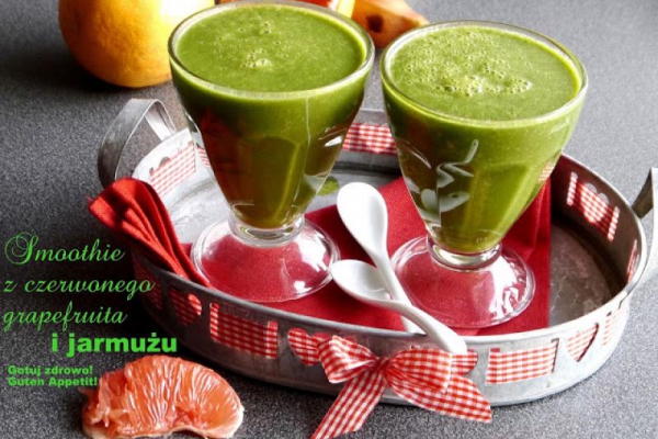 Zielone smoothie z czerwonego grapefruita i jarmużu