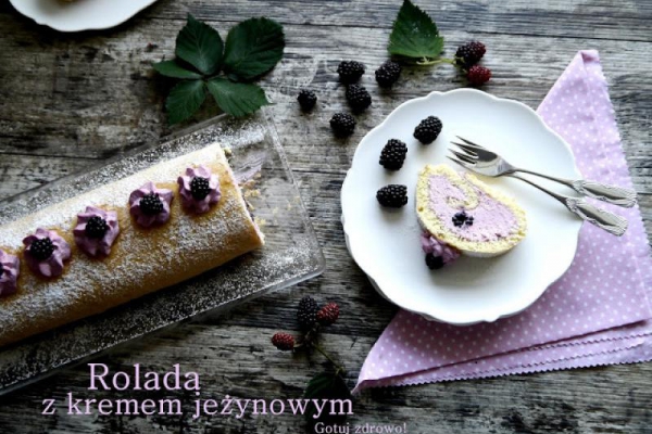 Rolada biszkoptowa z kremem jeżynowym
