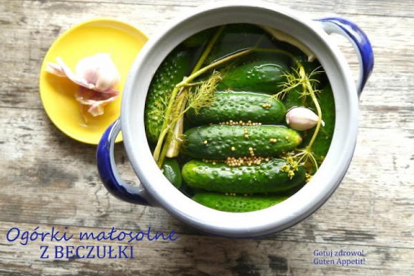 Ogórki kiszone małosolne z beczułki