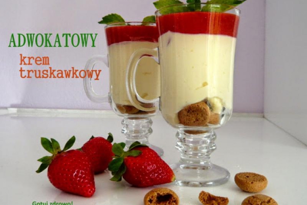 Błyskawiczny adwokatowy deser truskawkowy