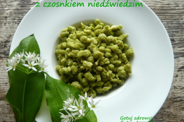 Szpecle (Spätzle) z czosnkiem niedźwiedzim