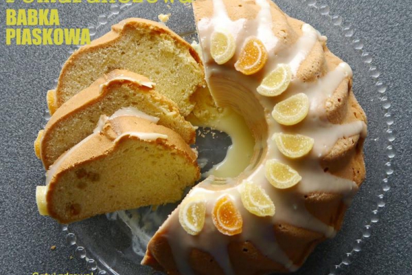 Pomarańczowa babka piaskowa
