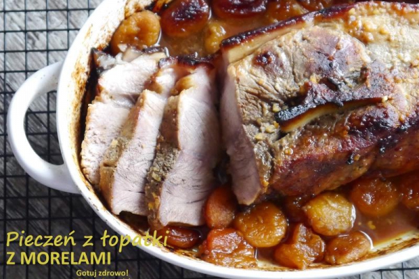 Pieczeń z łopatki z morelami