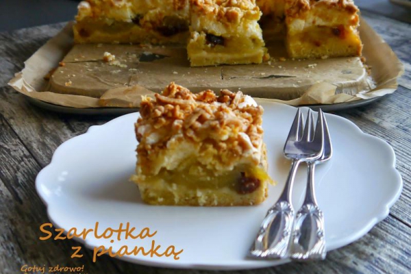 Szarlotka z budyniową pianką