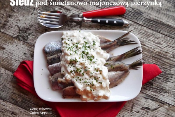 Wigilijne śledzie last minute ze śmietaną, majonezem i jabłkiem