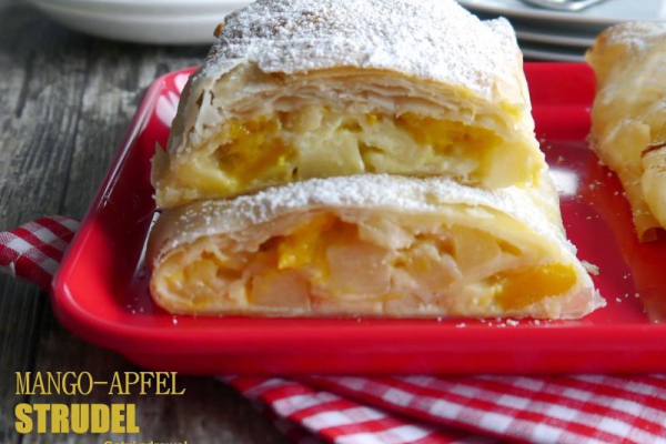 Strudel z ciasta filo z jabłkami i mango
