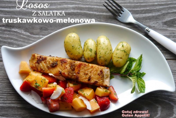 Grillowany łosoś z curry i sałatką truskawkowo - melonową