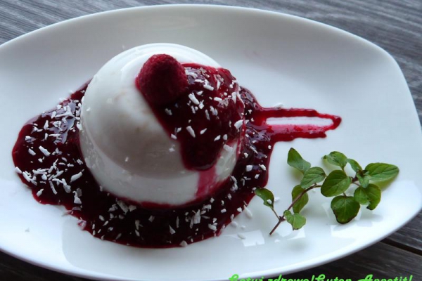 Kokosowa Panna Cotta z musem malinowym