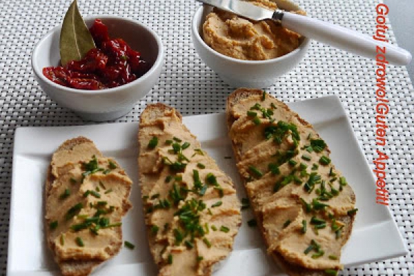Hummus z suszonymi pomidorami