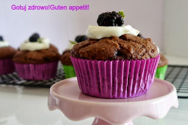 Muffinki czekoladowo-orzechowe z jeżynami-najlepsze