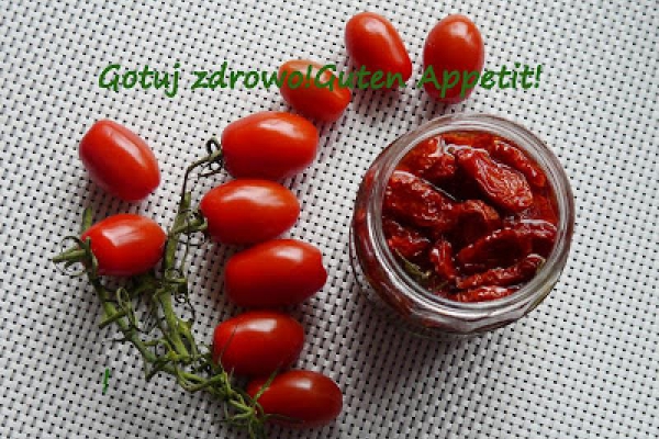 Suszone pomidory w oleju z rozmarynem i oregano