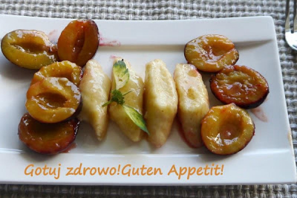 Leniwe pierogi z karmelizowanymi śliwkami - najlepsze