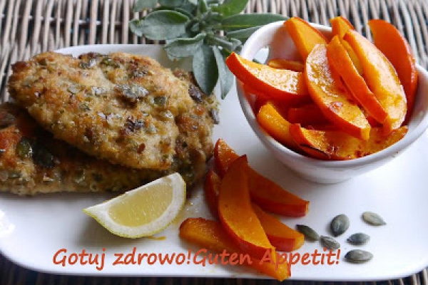 Dyniowe frytki z filetem z indyka w panierce z pestek dyni