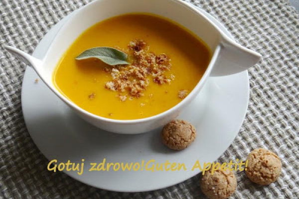 Zupa krem z dynii z mlekiem kokosowym i ciasteczkami amarettini oraz masłem szałwiowym