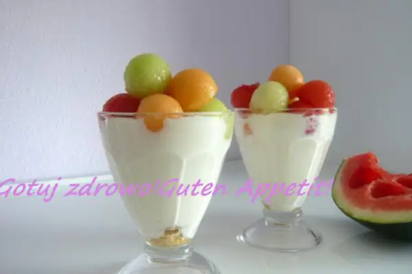 Deser jogurtowo-kokosowy z melonem i arbuzem
