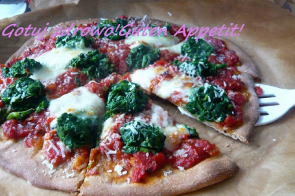 Pizza pełnoziarnista ze szpinakiem