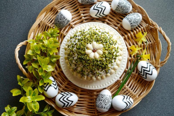 Pascha wielkanocna z gotowanymi żółtkami