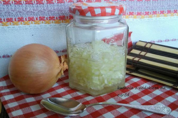 Syrop z cebuli. Domowy syrop na przeziębienie.